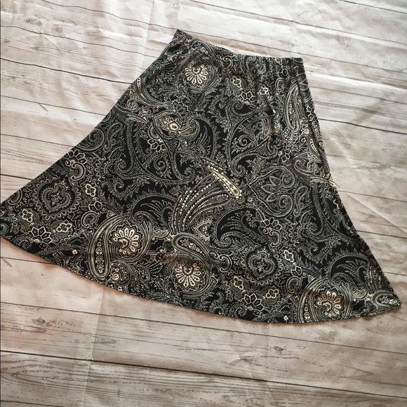 Chico's Size 1 Black & Tan Flowing Stretchy Skirt - Picture 4 of 5